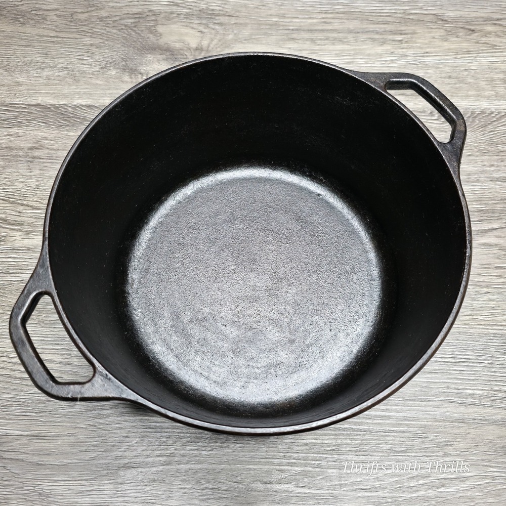 Lodge Cast Iron Kettle - Double Handled  8 qt. Pot - 10.25"